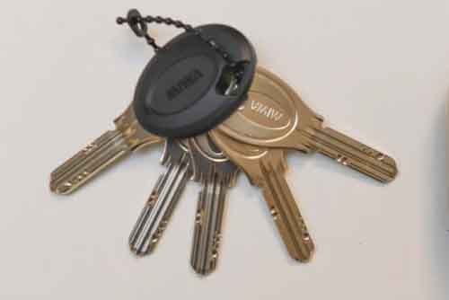 合い鍵作成が不可能（メーカー発注となります）な鍵の一例。MIWA　PS・PRシリンダーの鍵。